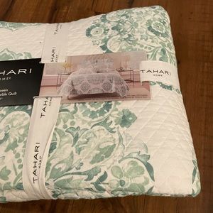 Tahari | Bedding | Tahari Queen Sage Medallion Quilt 88x92 | Poshmark